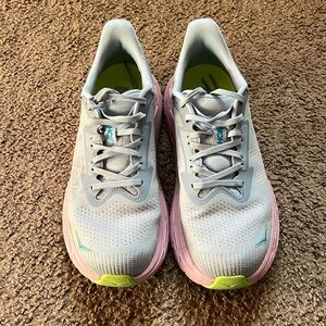 Hoka Arahi 7 Sneakers